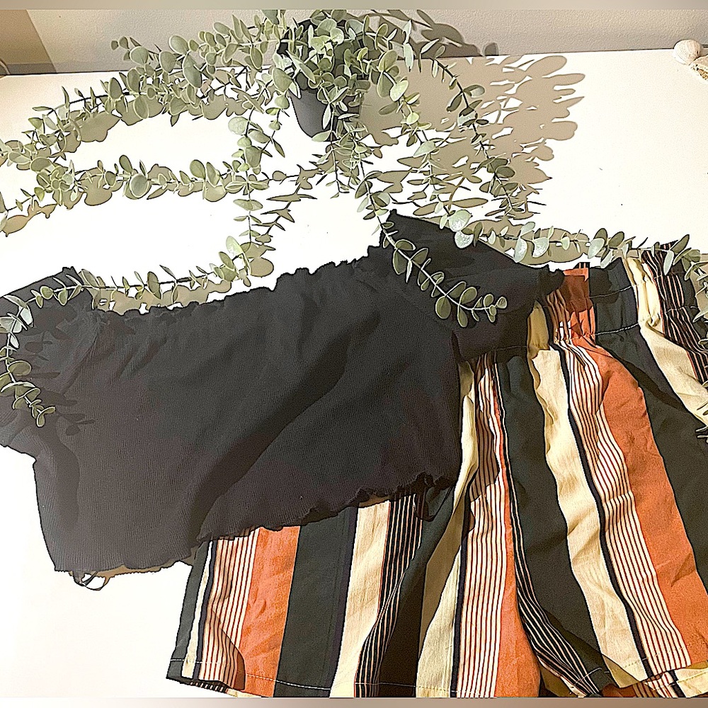Black crop top with airy black and tan pants :)